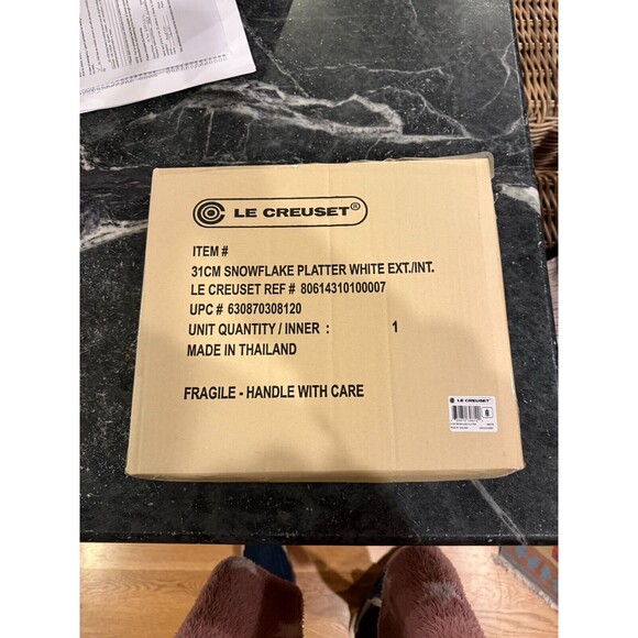 NEW Le Creuset Noel Stoneware Snowflake 12in Platter, White - Picture 6 of 7